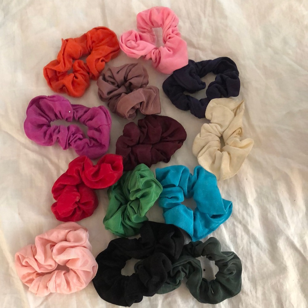 Set of scrunches